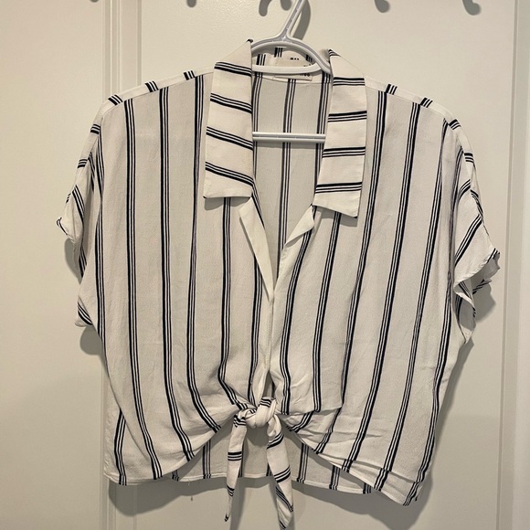 Aritzia tie front blouse - Picture 1 of 1